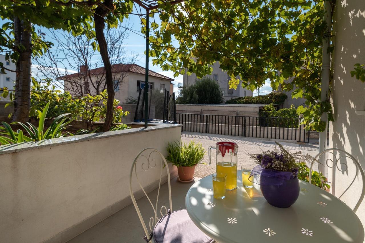 Apartments Bruna Trogir Exterior photo